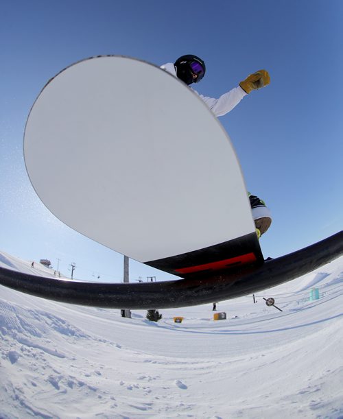 TREVOR HAGAN / WINNIPEG FREE PRESS
Carter Eby, 15, snowboarding at Spring Hill Winter Park, Saturday, March 2, 2019.