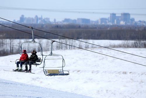 TREVOR HAGAN / WINNIPEG FREE PRESS
Skiers and snowboarders at Spring Hill Winter Park, Saturday, March 2, 2019.