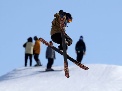 TREVOR HAGAN / WINNIPEG FREE PRESS
Skiers and snowboarders at Spring Hill Winter Park, Saturday, March 2, 2019.