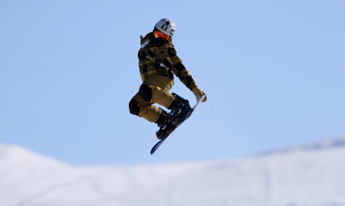 TREVOR HAGAN / WINNIPEG FREE PRESS
Owen Ewasko, 14, snowboarding at Spring Hill Winter Park, Saturday, March 2, 2019.