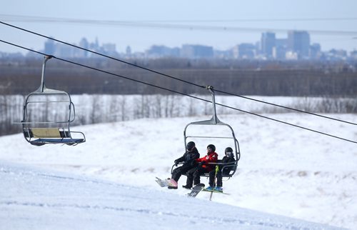 TREVOR HAGAN / WINNIPEG FREE PRESS
Skiers and snowboarders at Spring Hill Winter Park, Saturday, March 2, 2019.