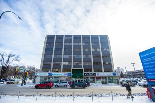 MIKAELA MACKENZIE / WINNIPEG FREE PRESS
The Family Medical Centre on Taché Avenue (across the street from the St. Boniface Hospital) in Winnipeg on Monday, March 4, 2019. The centre will soon be closing its doors.
Winnipeg Free Press 2019.