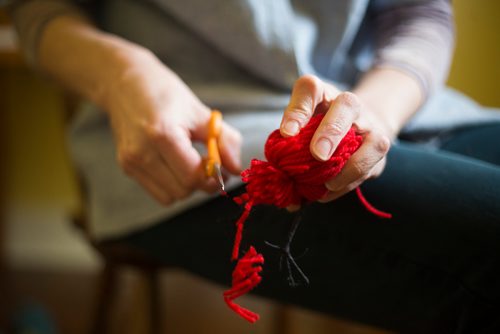 MIKAELA MACKENZIE / WINNIPEG FREE PRESS
Jodie Jane, owner of Little Wing, makes wool birds out of yarn and wire in her home in Winnipeg on Monday, March 4, 2019. 
Winnipeg Free Press 2019.