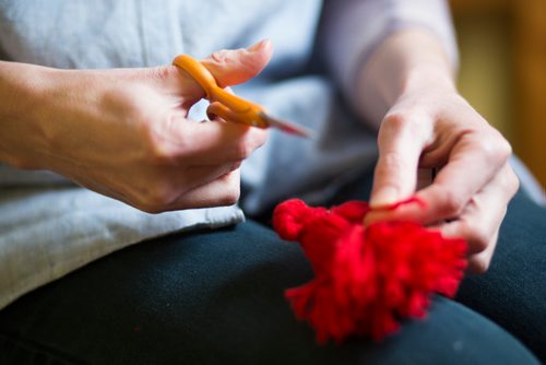 MIKAELA MACKENZIE / WINNIPEG FREE PRESS
Jodie Jane, owner of Little Wing, makes wool birds out of yarn and wire in her home in Winnipeg on Monday, March 4, 2019. 
Winnipeg Free Press 2019.