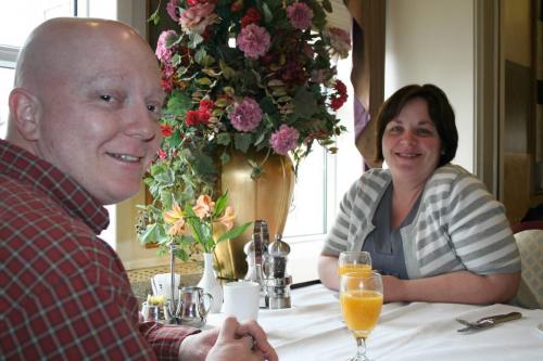 For Thursday Sinclair column pic of Stuart and Darla Croall having breakfast at Fort Garry Hotel.  Gordon Sinclair photo /Winnipeg Free Press