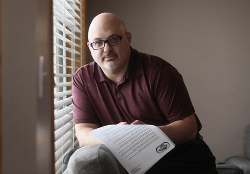 RUTH BONNEVILLE / WINNIPEG FREE PRESS

LOCAL - Ron East

Portrait of Ron East in his home with letter of apology he received from cab driver with Unicity Taxi.  

See Alex Paul story. 

March 06, 2019
