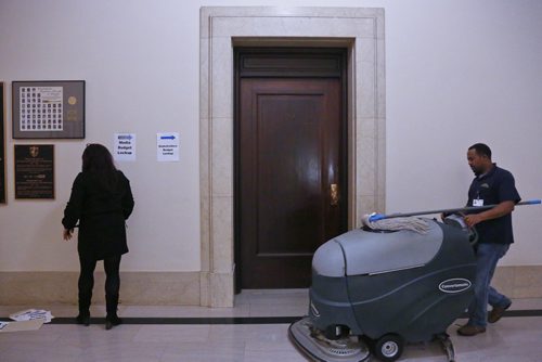 MIKE DEAL / WINNIPEG FREE PRESS
Staff clean floors and put up signs early Thursday morning prior to the start of a big day at the Manitoba Legislative building. The 2019 Provincial Budget will be tabled around 2:30 p.m..
190307 - Thursday, March 7, 2019