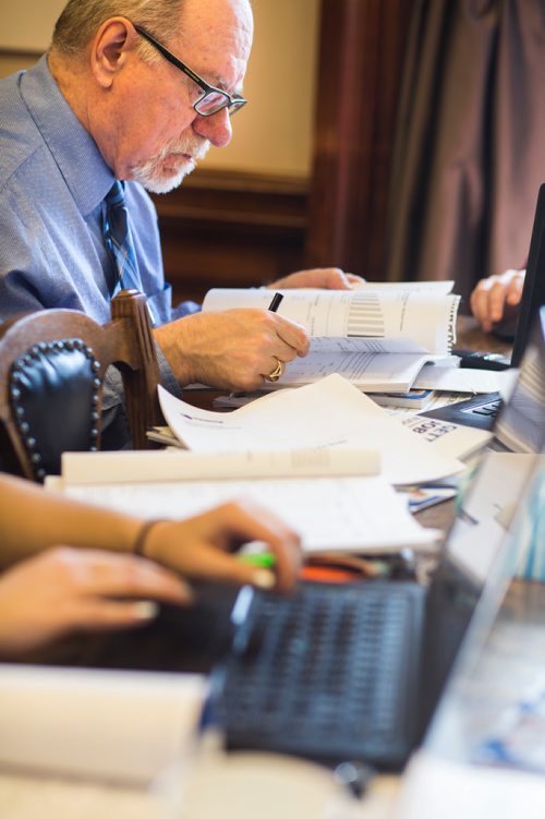 MIKAELA MACKENZIE / WINNIPEG FREE PRESS
Legislative reporter Larry Kusch in the budget day lockup at the Manitoba Legislative Building in Winnipeg on Thursday, March 7, 2019. 
Winnipeg Free Press 2019.