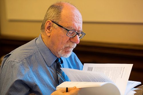 MIKAELA MACKENZIE / WINNIPEG FREE PRESS
Legislative reporter Larry Kusch in the budget day lockup at the Manitoba Legislative Building in Winnipeg on Thursday, March 7, 2019. 
Winnipeg Free Press 2019.