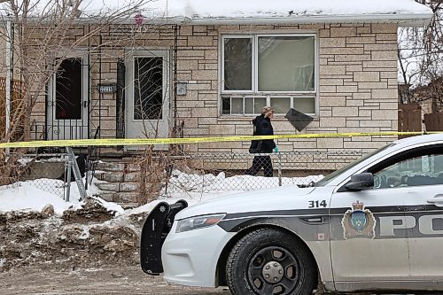 MIKE DEAL / WINNIPEG FREE PRESS
Winnipeg Police forensic unit gather evidence at a house in the 200 block of Selkirk Avenue Friday afternoon where a critically injured person was found early in the morning. He later passed away after being taken to the hospital. 
190308 - Friday, March 8, 2019