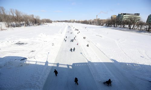 TREVOR HAGAN / WINNIPEG FREE PRESS
As seen from the Norwood Bridge, the skating trail broke a record for number of days open, Sunday, March 10, 2019.