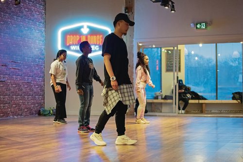 Canstar Community News Mar. 6, 2019 - Drop in Dance on Portage Avenue is a new community-focused studio in the West End. (EVA WASNEY/CANSTAR COMMUNITY NEWS/METRO)