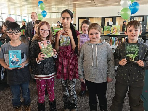 Canstar Community News Students from Joseph Teres School were among the first to check out books from the new Transcona Library when it opened its doors to the public on March 7. (SHELDON BIRNIE/CANSTAR/THE HERALD)