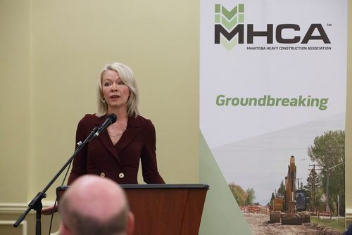 MIKE DEAL / WINNIPEG FREE PRESS
Candice Bergen, MP for Portage-Lisgar and Opposition House Leader speaks during part of the Manitoba Heavy Construction Association's (MHCA) annual Breakfast with the Leaders series at the Best Western Plus Airport Hotel Tuesday morning.
190312 - Tuesday, March 12, 2019.