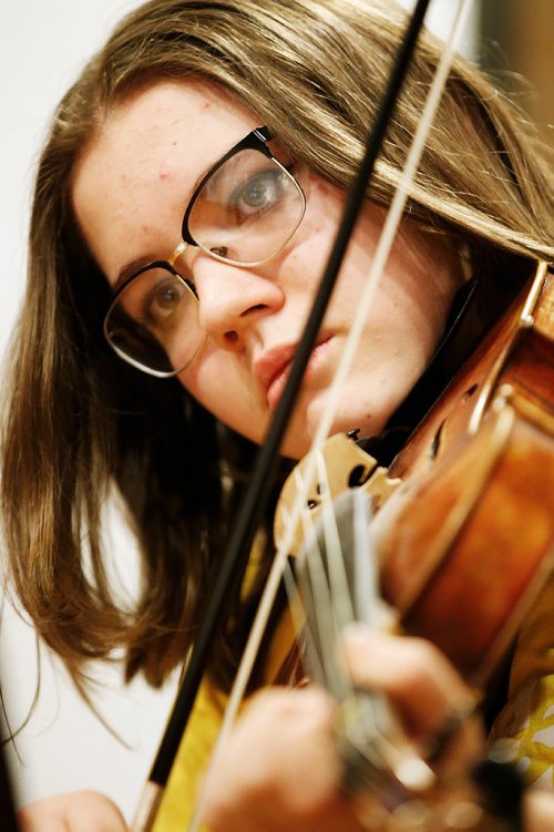 JOHN WOODS / WINNIPEG FREE PRESS
Laura Caron, a student at Sistema Winnipeg, plays for Janice Filmon, Lieutenant Governor, as part of her Conversations and Celebrations series at Government House in Winnipeg Tuesday, March 12, 2019.