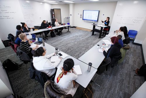 MIKE DEAL / WINNIPEG FREE PRESS
University of Winnipeg Urban and Inner-City Studies professor Shauna MacKinnon discusses the recently released 2019 provincial budget with her class Wednesday morning.
190313 - Wednesday, March 13, 2019.