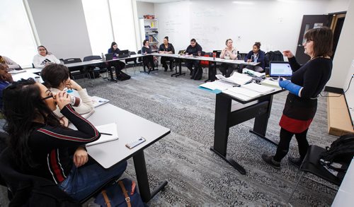 MIKE DEAL / WINNIPEG FREE PRESS
University of Winnipeg Urban and Inner-City Studies professor Shauna MacKinnon discusses the recently released 2019 provincial budget with her class Wednesday morning.
190313 - Wednesday, March 13, 2019.