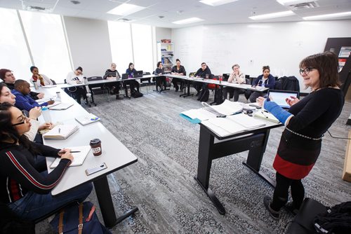 MIKE DEAL / WINNIPEG FREE PRESS
University of Winnipeg Urban and Inner-City Studies professor Shauna MacKinnon discusses the recently released 2019 provincial budget with her class Wednesday morning.
190313 - Wednesday, March 13, 2019.