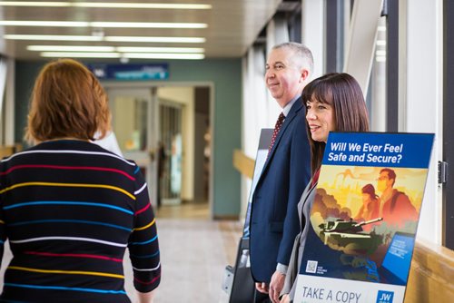 MIKAELA MACKENZIE / WINNIPEG FREE PRESS
Darren and Jennifer Rapp, Jehovahs Witnesses, spread the good news in the skywalk in downtown Winnipeg on Thursday, March 14, 2019. 
Winnipeg Free Press 2019.