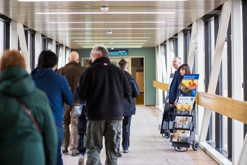 MIKAELA MACKENZIE / WINNIPEG FREE PRESS
Darren and Jennifer Rapp, Jehovahs Witnesses, spread the good news in the skywalk in downtown Winnipeg on Thursday, March 14, 2019. 
Winnipeg Free Press 2019.