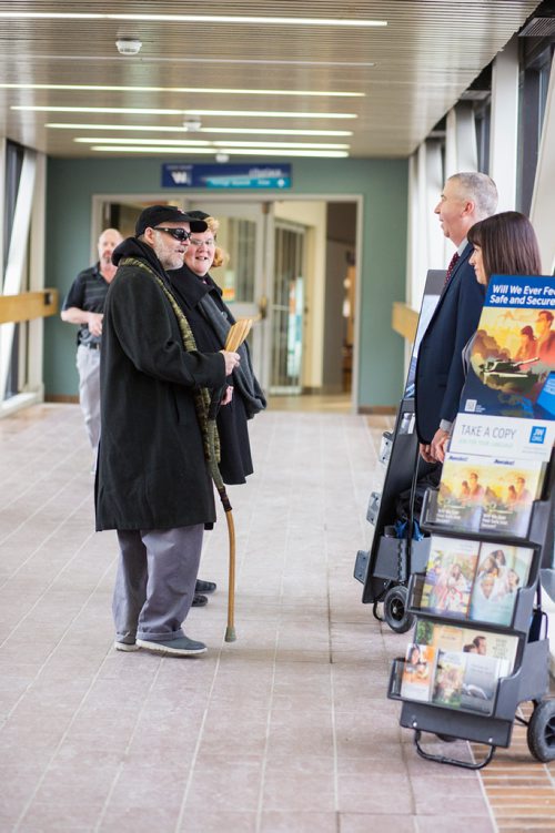 MIKAELA MACKENZIE / WINNIPEG FREE PRESS
Darren and Jennifer Rapp, Jehovahs Witnesses, spread the good news in the skywalk in downtown Winnipeg on Thursday, March 14, 2019. 
Winnipeg Free Press 2019.