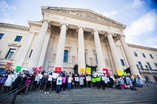 MIKAELA MACKENZIE / WINNIPEG FREE PRESS
Young Winnipeggers skip school to hold a funeral for the planet at the Manitoba Legislative Building in Winnipeg on Friday, March 15, 2019. 
Winnipeg Free Press 2019.