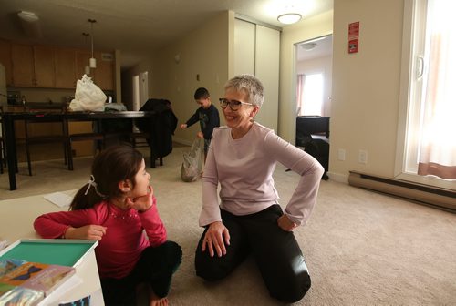 Donna Alexander is assisting the Zndnam family settle into their new life in Canada. Feb.13, 2019. Shannon VanRaes/Winnipeg Free Press