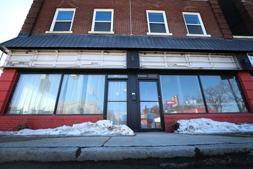 RUTH BONNEVILLE / WINNIPEG FREE PRESS

Local - HERMANOS closed. 

725 Osborne St

Description:
The Hermanos in south Osborne is closed down.  Outside shots of building.  


March 15,, 2019
