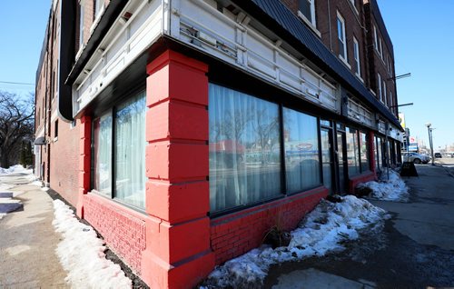 RUTH BONNEVILLE / WINNIPEG FREE PRESS

Local - HERMANOS closed. 

725 Osborne St

Description:
The Hermanos in south Osborne is closed down.  Outside shots of building.  


March 15,, 2019

