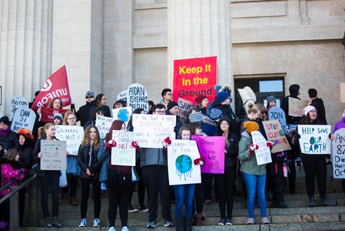 MIKAELA MACKENZIE / WINNIPEG FREE PRESS
Young Winnipeggers skip school to hold a funeral for the planet at the Manitoba Legislative Building in Winnipeg on Friday, March 15, 2019. 
Winnipeg Free Press 2019.