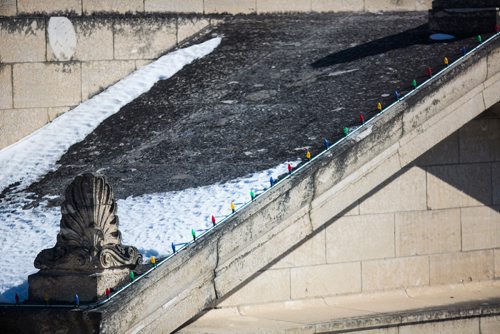 MIKAELA MACKENZIE / WINNIPEG FREE PRESS
Cracks of various widths along the Manitoba Legislative Building in Winnipeg on Friday, March 15, 2019. $10 million in annual funding was announced for the restoration and preservation of the building.
Winnipeg Free Press 2019.