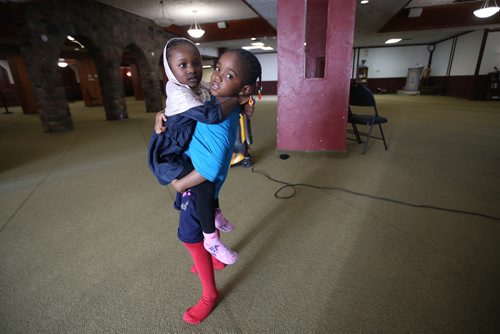 TREVOR HAGAN/ WINNIPEG PRESS
Bintu Sillah, 4, left and Hawa Janneh, 5, playing inside Winnipeg Central Mosque after prayers Friday afternoon, Friday, March 15, 2019.