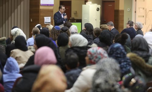 TREVOR HAGAN/ WINNIPEG PRESS
Idris Elbakri addressing a large gathering at Winnipeg Grand Mosque, Friday, March 15, 2019.