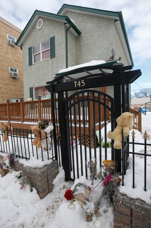 JOHN WOODS / WINNIPEG FREE PRESS
Flowers and stuffed toys sit outside 745 McGee as a memorial to Jaime Adao in Winnipeg Sunday, March 17, 2019. Jaime Adao died after being attacked Sunday during a random home invasion on Winnipeg's McGee Street May 3 Charges have been laid against Ronald Bruce Chubb.