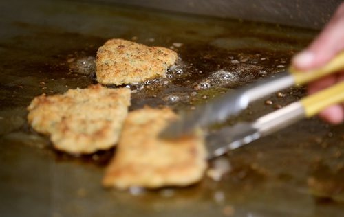 TREVOR HAGAN / WINNIPEG FREE PRESS
All you can eat schnitzel at the Schnitzelahus at the German Society of Winnipeg, for Dave Sanderson, Friday, March 15, 2019.