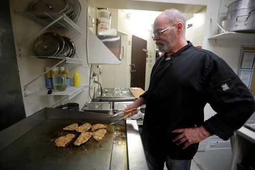 TREVOR HAGAN / WINNIPEG FREE PRESS
Victor Young cooking all you can eat schnitzel at the Schnitzelahus at the German Society of Winnipeg, for Dave Sanderson, Friday, March 15, 2019.