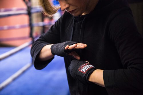 MIKAELA MACKENZIE / WINNIPEG FREE PRESS
Sabrina Carnevale, new health columnist, gets ready at the at Pan Am Boxing Club for a noon class in Winnipeg on Thursday, March 21, 2019. 
Winnipeg Free Press 2019.