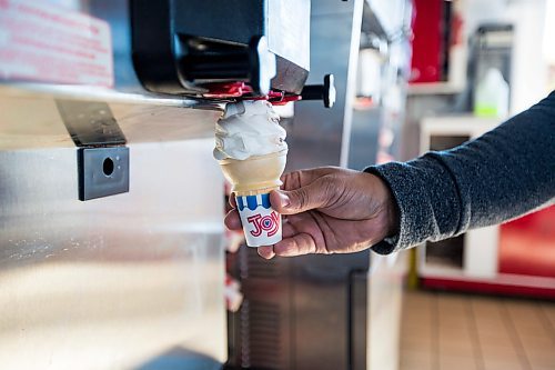 MIKAELA MACKENZIE / WINNIPEG FREE PRESS
Owner Justin Jacob makes the very first cone of the season for some extra cute kids before the official opening time at Bridge Drive In on opening day in Winnipeg on Friday, March 22, 2019.
Winnipeg Free Press 2019.