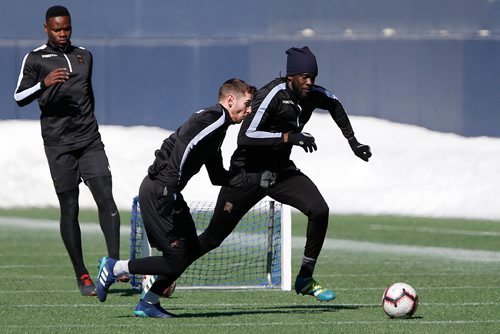 JOHN WOODS / WINNIPEG FREE PRESS
Skylar Thomas, right, during practice in the stadium at the University of Manitoba in Winnipeg Monday, March 25, 2019.