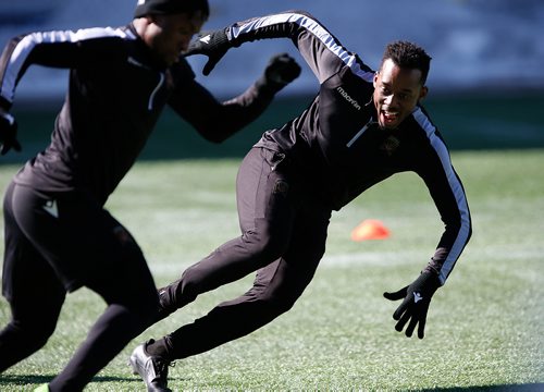 JOHN WOODS / WINNIPEG FREE PRESS
Jordan Murrell, right, during practice in the stadium at the University of Manitoba in Winnipeg Monday, March 25, 2019.