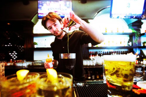JOHN WOODS / WINNIPEG FREE PRESS
Sam Boulet, bartender, serves up drinks during happy hour at Earl's on Main in Winnipeg Monday, March 25, 2019.