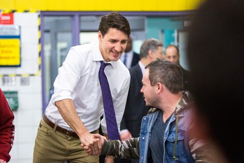 MIKAELA MACKENZIE / WINNIPEG FREE PRESS
Prime Minister Justin Trudeau shakes hands with students before sitting down to talk while touring the Manitoba Institute of Trades and Technology in Winnipeg on Tuesday, March 26, 2019. 
Winnipeg Free Press 2019.