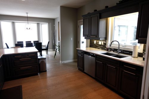 PHIL HOSSACK / WINNIPEG FREE PRESS - 10 Oakmont Crescent in Headingley. Kitchen View. See story.- March 26, 2019.