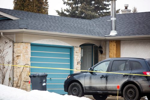 MIKAELA MACKENZIE / WINNIPEG FREE PRESS
Police investigate a homicide at 38 Rockcliffe rd. in Winnipeg on Wednesday, March 27, 2019. 
Winnipeg Free Press 2019.