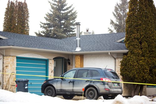 MIKAELA MACKENZIE / WINNIPEG FREE PRESS
Police investigate a homicide at 38 Rockcliffe rd. in Winnipeg on Wednesday, March 27, 2019. 
Winnipeg Free Press 2019.