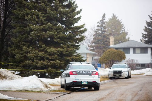 MIKAELA MACKENZIE / WINNIPEG FREE PRESS
Police investigate a homicide at 38 Rockcliffe rd. in Winnipeg on Wednesday, March 27, 2019. 
Winnipeg Free Press 2019.