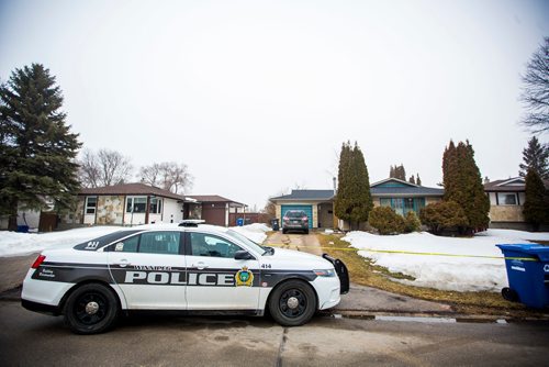 MIKAELA MACKENZIE / WINNIPEG FREE PRESS
Police investigate a homicide at 38 Rockcliffe rd. in Winnipeg on Wednesday, March 27, 2019. 
Winnipeg Free Press 2019.