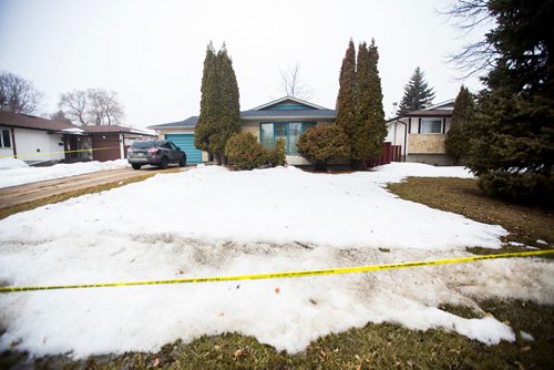 MIKAELA MACKENZIE / WINNIPEG FREE PRESS
Police investigate a homicide at 38 Rockcliffe rd. in Winnipeg on Wednesday, March 27, 2019. 
Winnipeg Free Press 2019.