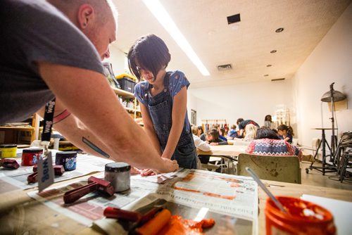 MIKAELA MACKENZIE / WINNIPEG FREE PRESS
Art instructor Michel St. Hilaire helps Greta Pancoe, eight, make ink prints at ARTcamp at the Winnipeg Art Gallery in Winnipeg on Wednesday, March 27, 2019. 
Winnipeg Free Press 2019.