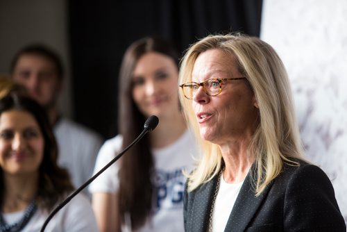 MIKAELA MACKENZIE / WINNIPEG FREE PRESS
Joan Hardy, a board member of the United Way Winnipeg, speaks at the official launch of the 2019 #WPGWhiteout Street Parties at Bell MTS Place in Winnipeg on Monday, April 1, 2019.   For Ryan Thorpe story.
Winnipeg Free Press 2019.